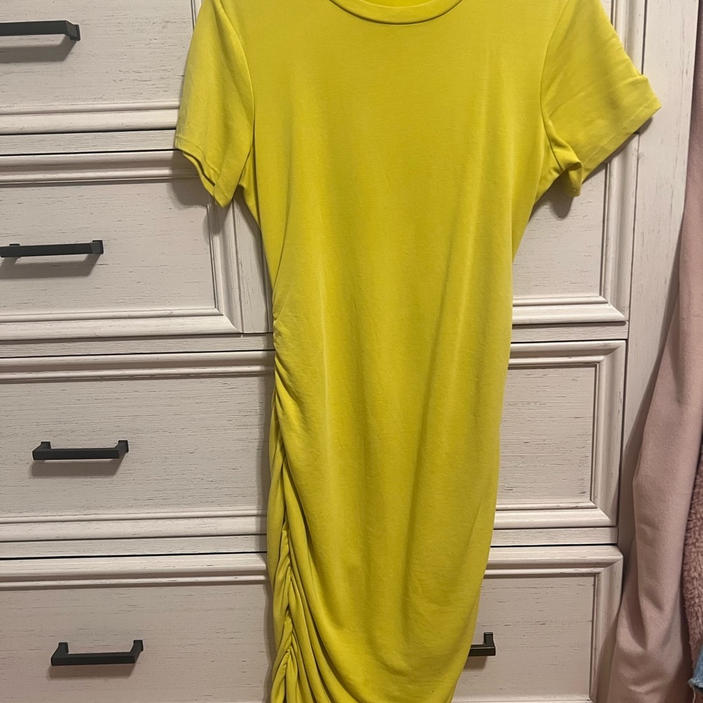 Express Yellow Sheath Dress Knee-Length Short Sleeve